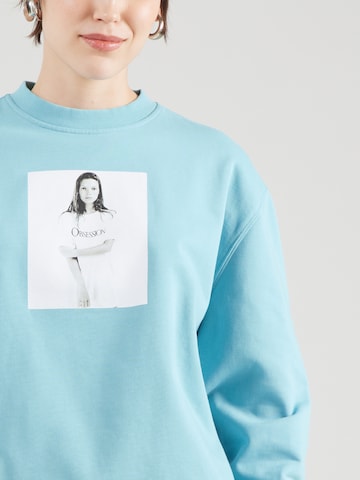 Bluză de molton 'KATE OBSESSION BOYFRIEND' de la Calvin Klein pe albastru