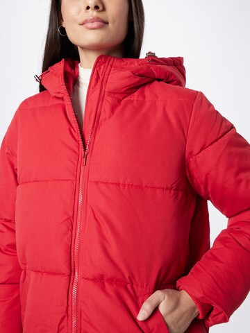 Manteau d’hiver 'Trust' VILA en rouge