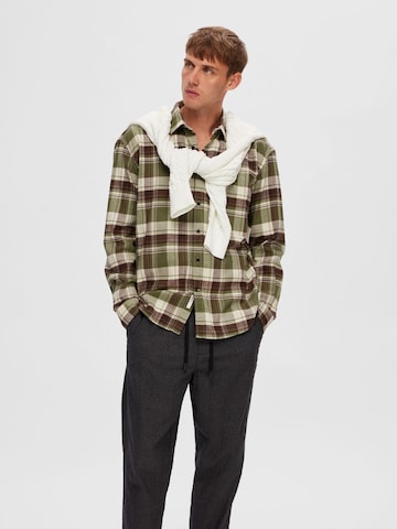 SELECTED HOMME - Ajuste confortable Camisa 'Owen' en verde