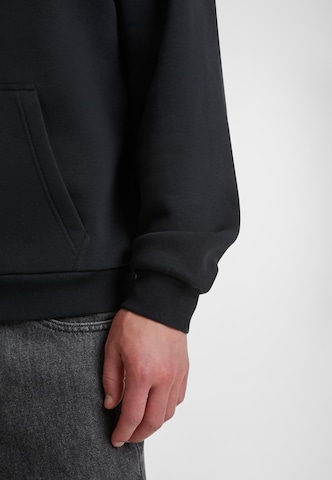 Urban Classics - Sudadera 'Fluffy' en negro
