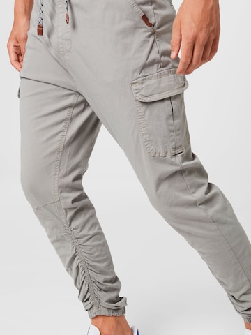 pilka INDICODE JEANS Siaurėjantis Laisvo stiliaus kelnės 'Lakeland'