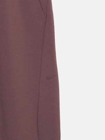 NIKE Loosefit Sporthose in Lila