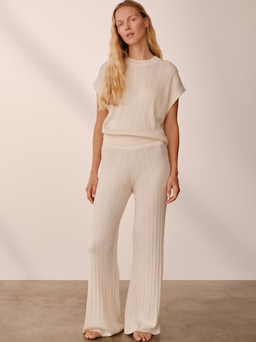 Flared Pantaloni 'Freya' di ABOUT YOU x Marie von Behrens in beige