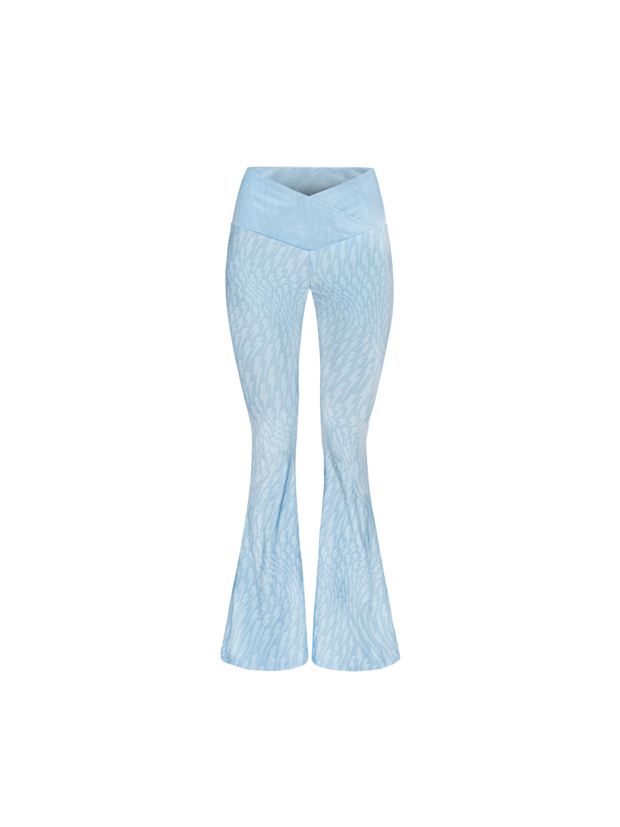 Flared Pantaloni sportivi 'Baby Blue' di EKCENTRIK in blu: frontale