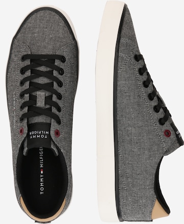 TOMMY HILFIGER Låg sneaker i svart