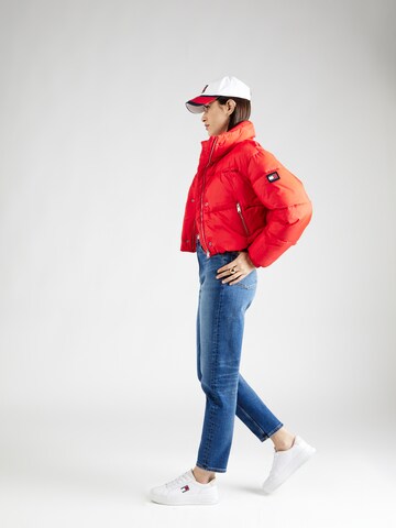 Veste mi-saison Tommy Jeans en rouge