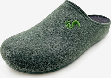 thies Hausschuh 'thies 1856 ® Recycled PET Slipper' in Grün: Vorderseite
