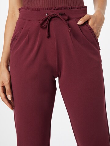 JDY Regular Pleat-Front Pants 'Catia' in Red