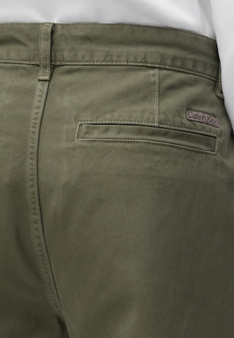 Regular Pantalon chino Calvin Klein Jeans en vert