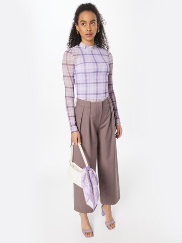 WEEKDAY Wide leg Pleat-front trousers 'Hazel' in Brown