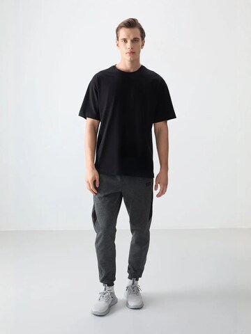 Tommy Life T-Shirts in Schwarz: Vorderseite