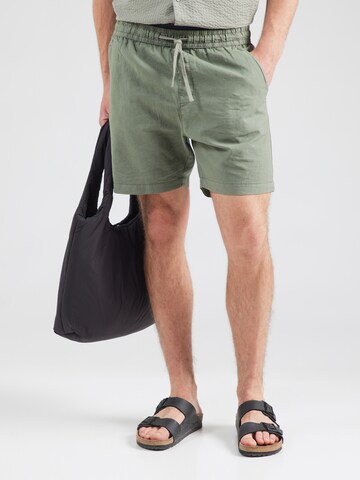 QS Loose fit Pants in Green: front