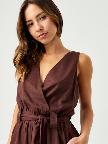 Tuta jumpsuit 'KARA' di St MRLO in marrone