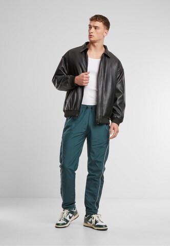 Urban Classics Свободный крой Штаны в Зеленый