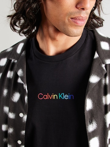 Calvin Klein Jeans Paita '20s' värissä musta