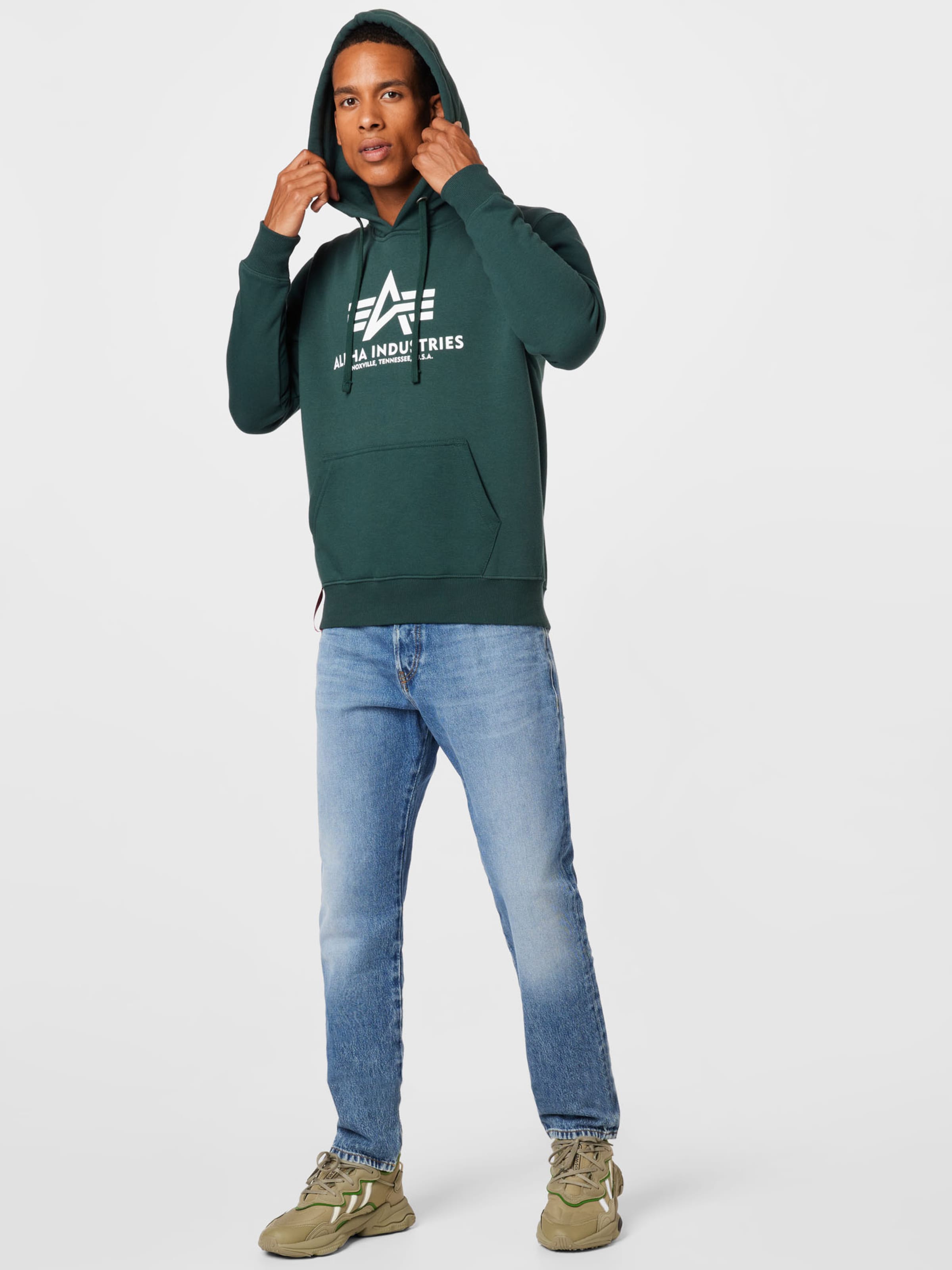 ALPHA INDUSTRIES Sweatshirt in Smaragd ABOUT YOU