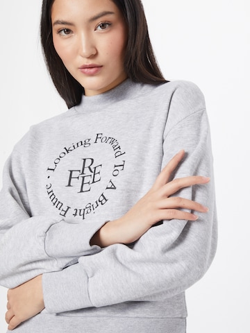 Stitch and Soul Sweatshirt in Grau