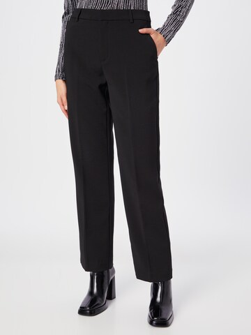 Gina Tricot Regular Pleated Pants in Black: front