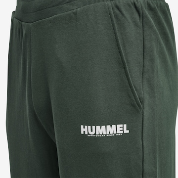 Hummel Tapered Urheiluhousut 'Legacy' värissä vihreä