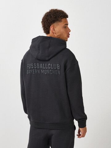FC BAYERN MÜNCHEN Sweater in Black