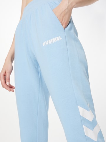 Effilé Pantalon de sport 'Legacy' Hummel en bleu