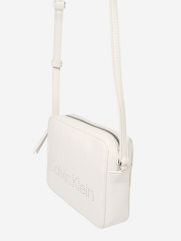 Calvin Klein - Mala de ombro em branco