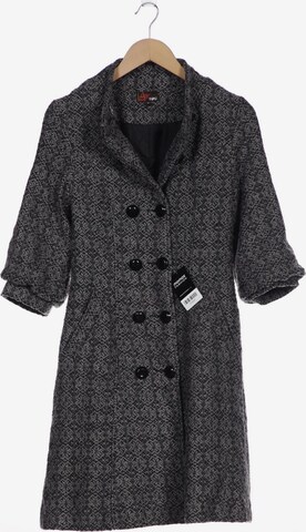 Yumi Jacket & Coat in S in Grey: front