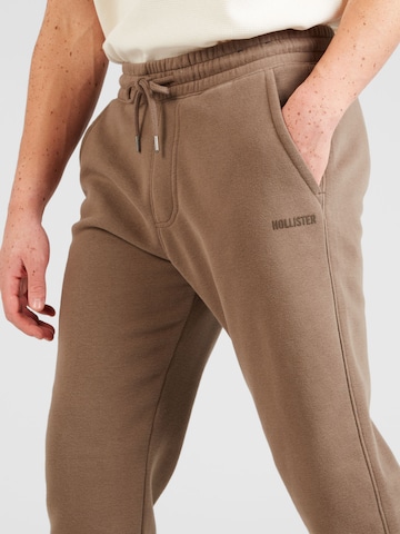 HOLLISTER Tapered Pants in Brown