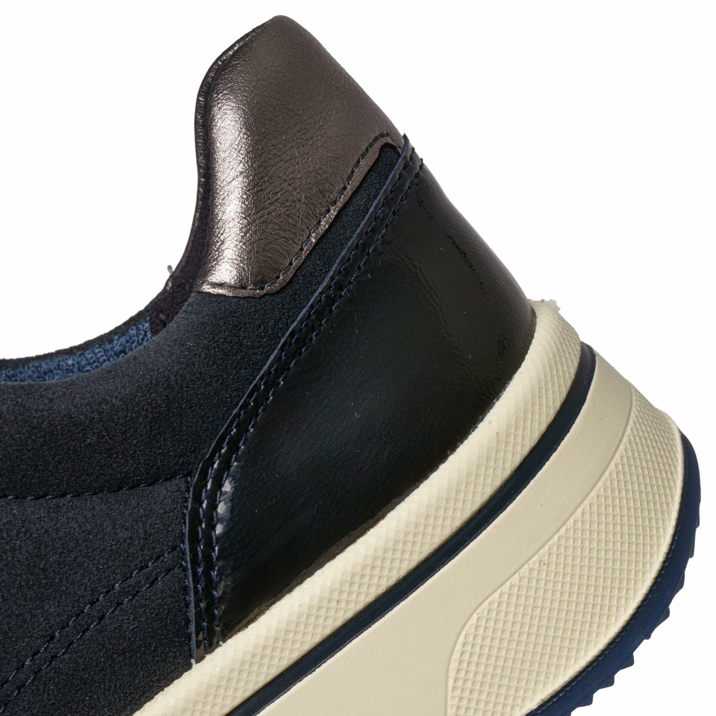 ARA Platform trainers in Blue