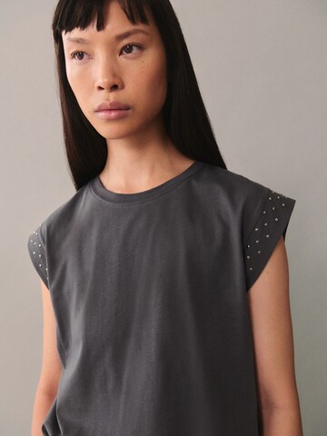 MANGO T-Shirt 'TACHA' in Grau