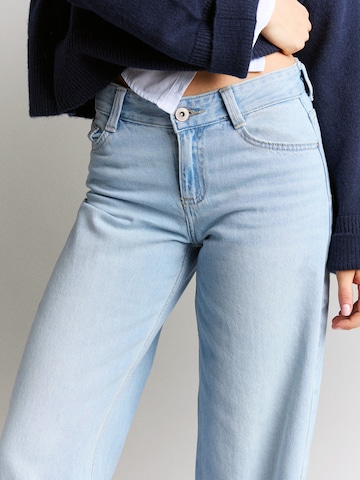 Bershka Barrel Jeans i blå