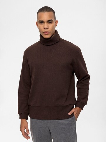 Antioch Pullover in Braun: Vorderseite