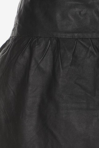 VILA Skirt in S in Black