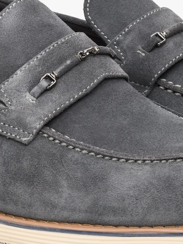 Estro Mokassin '777-17' i grå