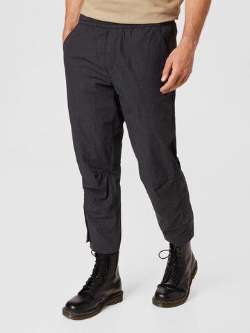 G-Star RAW Tapered Παντελόνι τσίνο σε γκρι: μπροστά