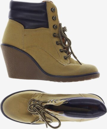 Buffalo London Dress Boots in 38 in Yellow: front