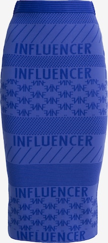 Gonna di Influencer in blu: frontale