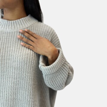 Pullover di Elara in grigio