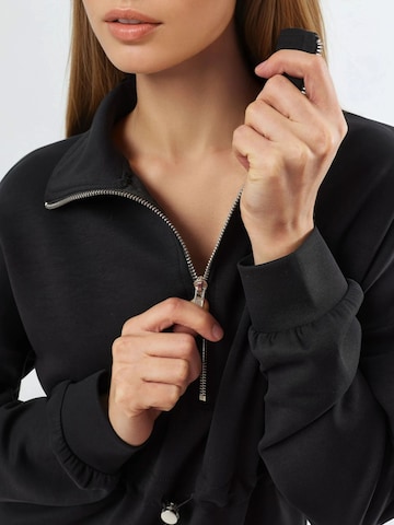 Busem - Sweatshirt em preto