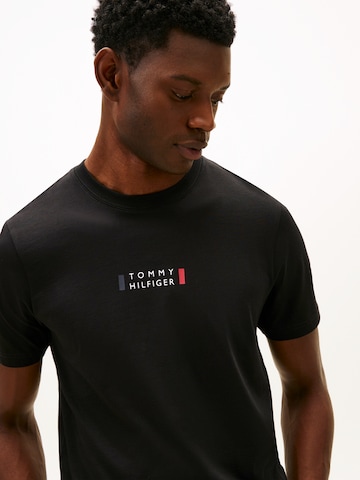 Maglietta 'BRAND LOVE' di TOMMY HILFIGER in nero