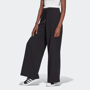 Flared Pantaloni di ADIDAS ORIGINALS in nero: frontale