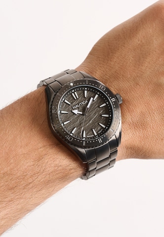 Montre à affichage analogique 'NCT WINDWARD' NAUTICA en gris : devant