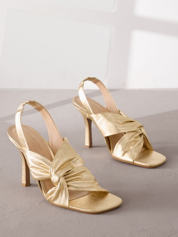 Next Sandalen met riem in Goud