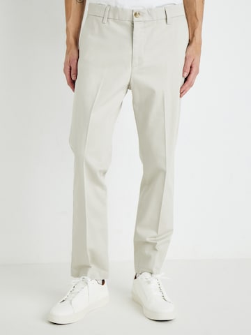 Dockers Slim fit Trousers with creases 'STAIN' in White: front