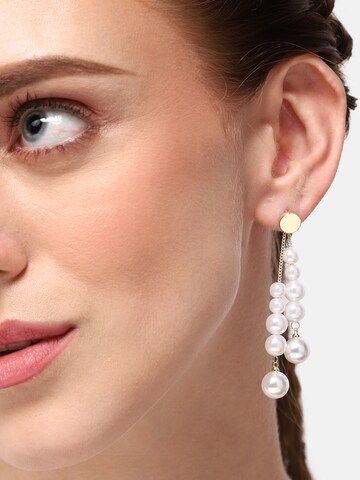 Boucles d'oreilles 'Kamakshi' SOHI en blanc : devant