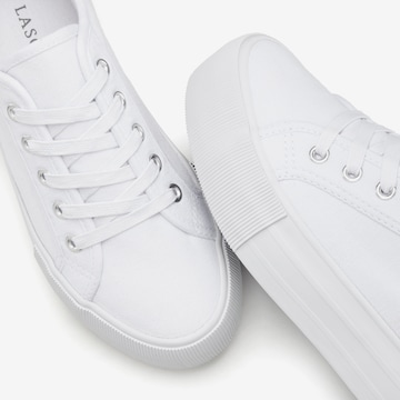 LASCANA Sneakers in White