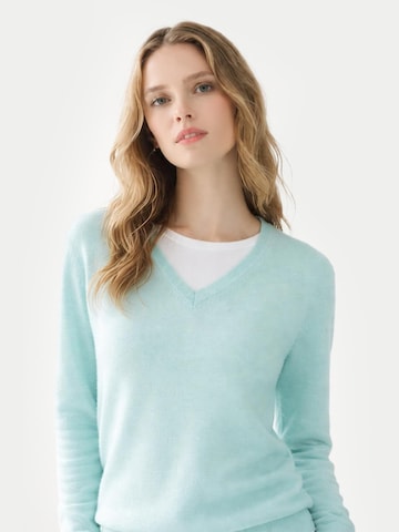 GOBI Cashmere Tröja 'Women's Essential Cashmere V-Neck Sweater' i blå: framsida