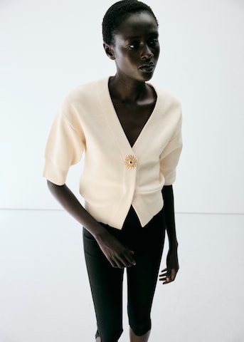 MANGO Cardigan 'HELIA' i beige: forside