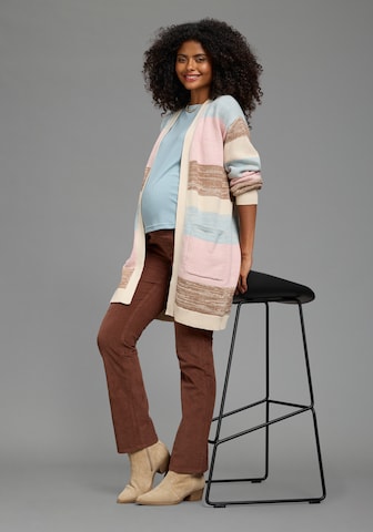 Neun Monate Strickjacke in Mischfarben