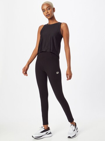 Skinny Pantaloni sport de la PUMA pe negru